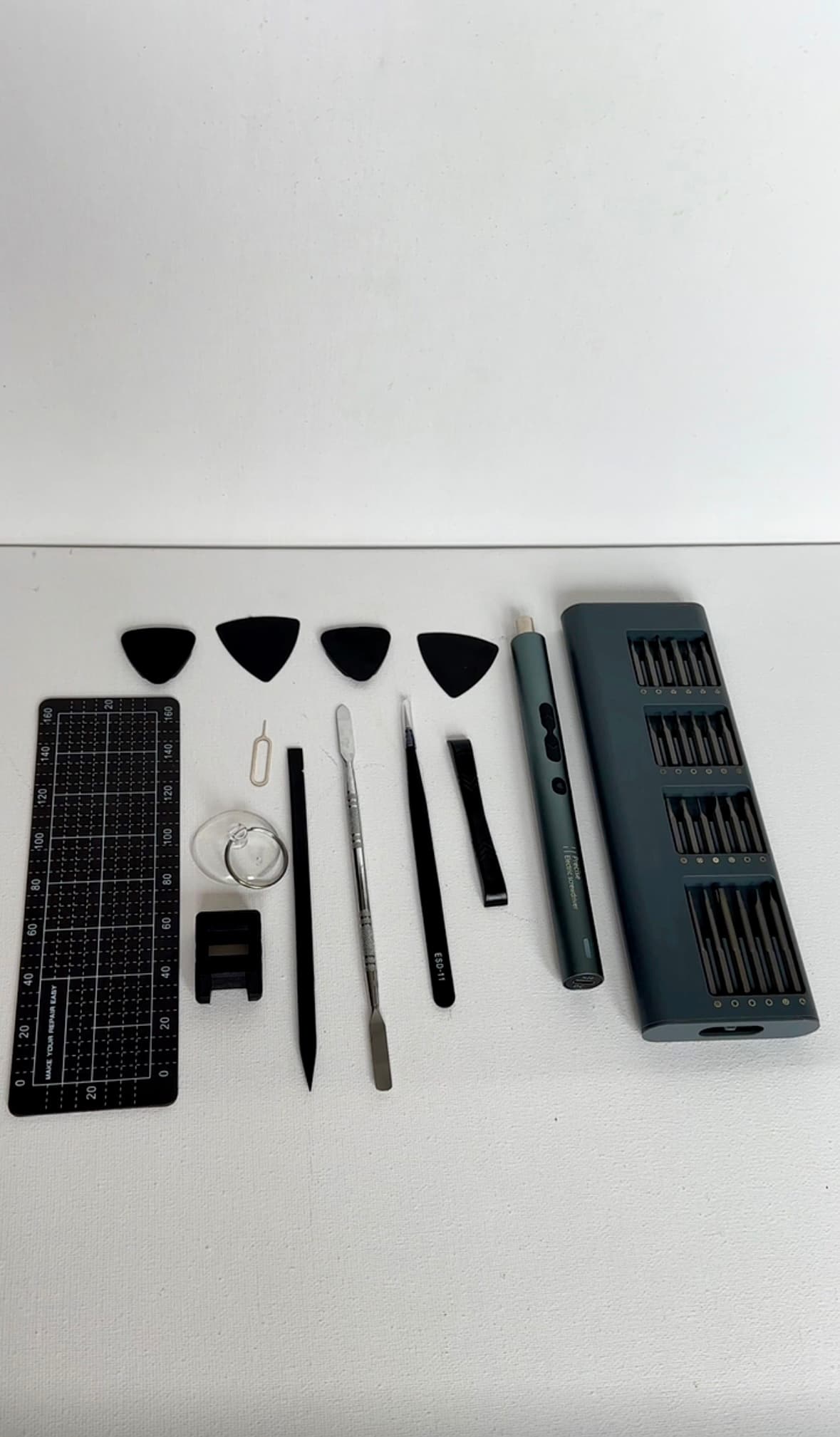 Elektryczny śrubokręt precyzyjny 62w1 – zestaw do naprawy elektroniki