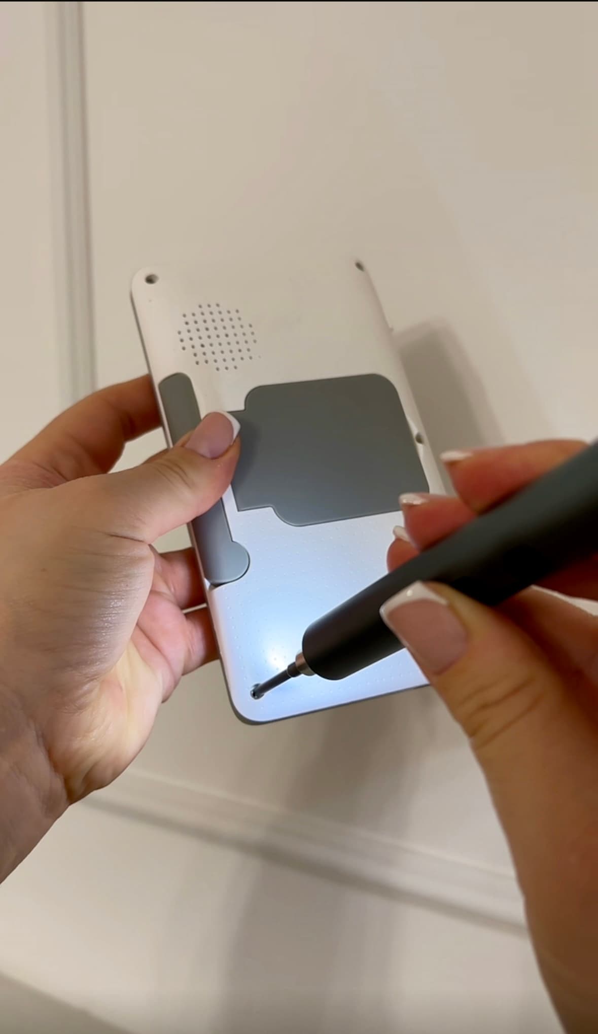 Elektryczny śrubokręt precyzyjny 62w1 – zestaw do naprawy elektroniki