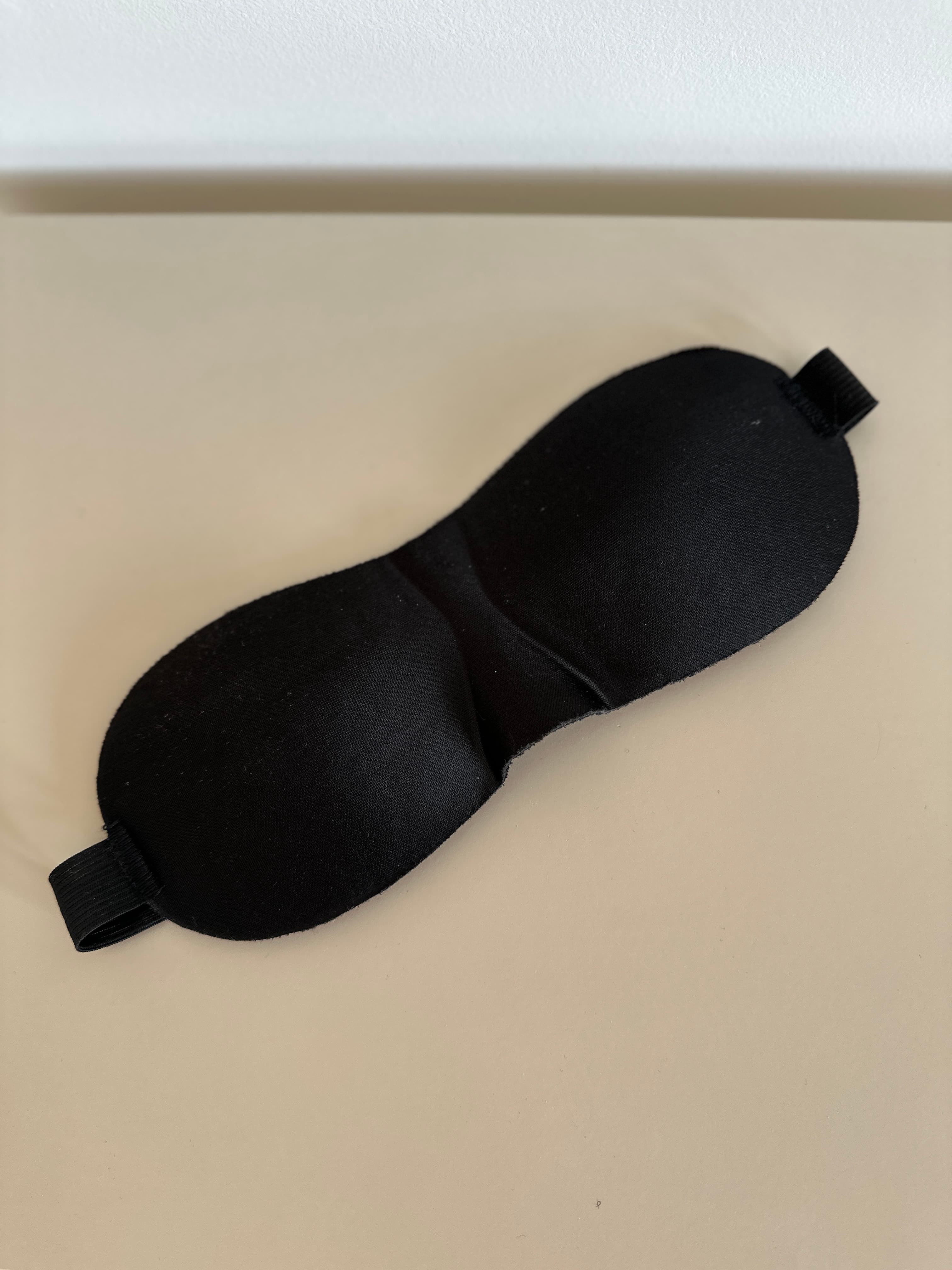 Poduszka podróżna z kapturem i opaską na oczy – ergonomiczna poduszka U z pianką memory